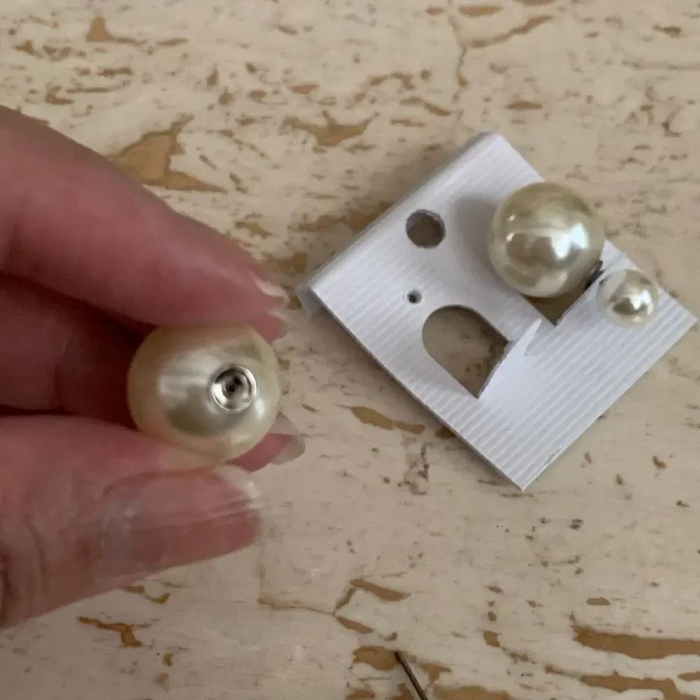 Off white pearl earrings - Picture 3 of 6